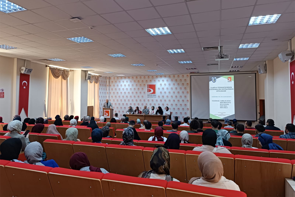 İlahiyat Fakültesinde “Din Eğitimcisinin Nitelikleri” Paneli Düzenlendi